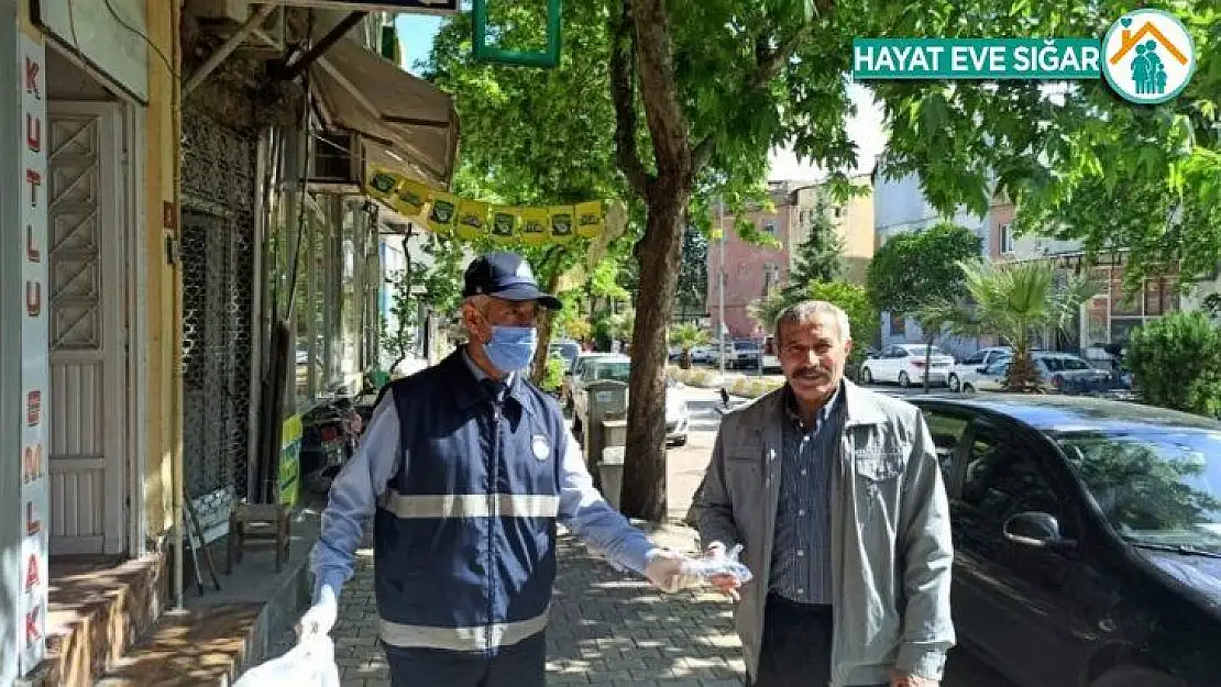 Adıyaman'da vatandaşlara ücretsiz maske