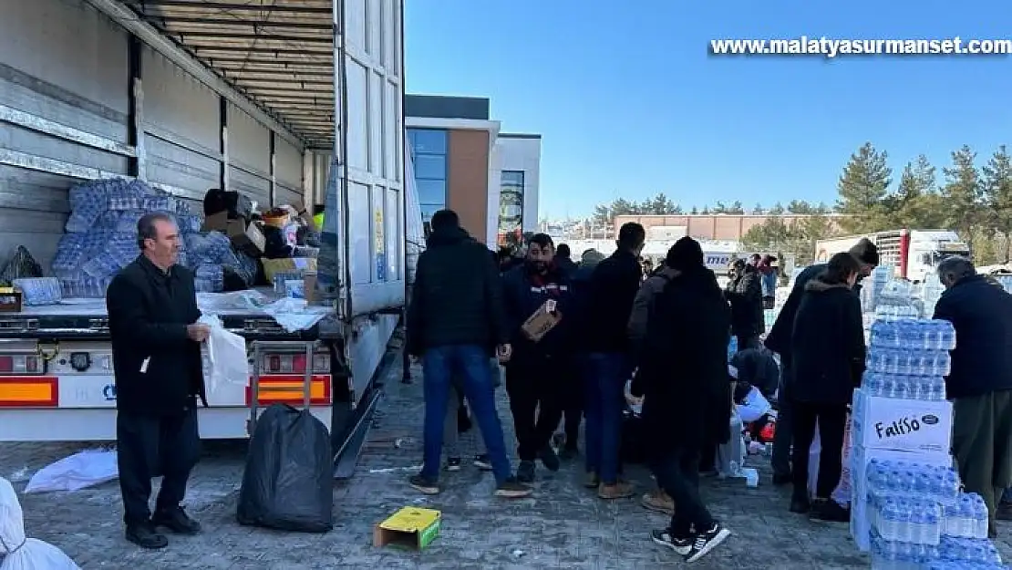 Adıyaman'daki bir fabrika, depremzedeler için yardım merkezine dönüştürüldü