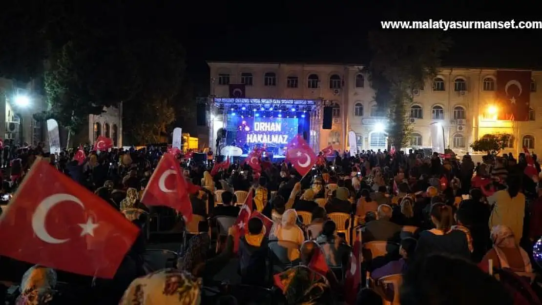 Adıyamanlılar, cumhuriyet coşkusunu Orhan Hakalmaz'la yaşadı