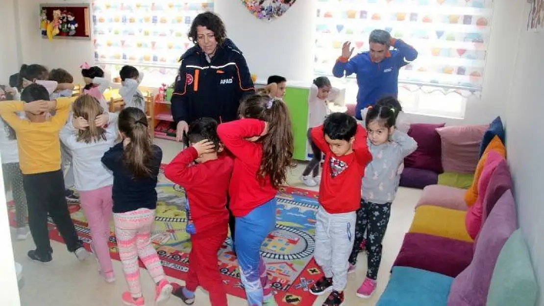 AFAD'dan kreş çocuklarına çök, kapan, tutun eğitimi