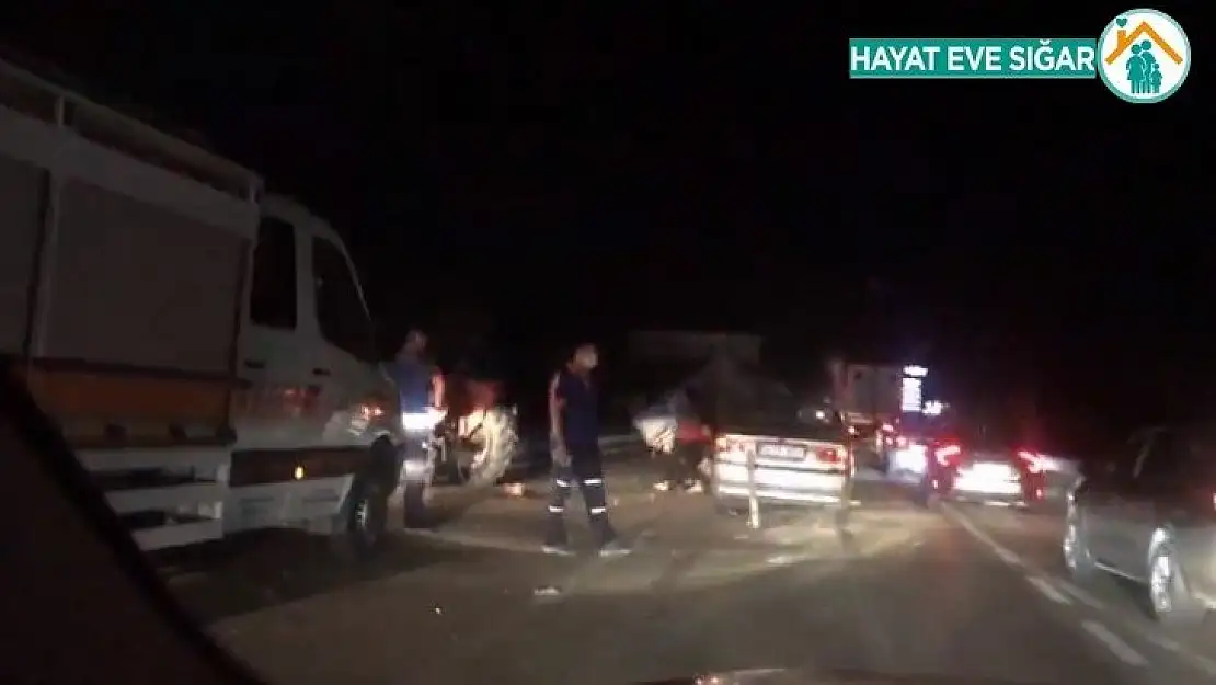 Afyonkarahisar'da zincirleme kaza: 1 ölü, 3 yaralı