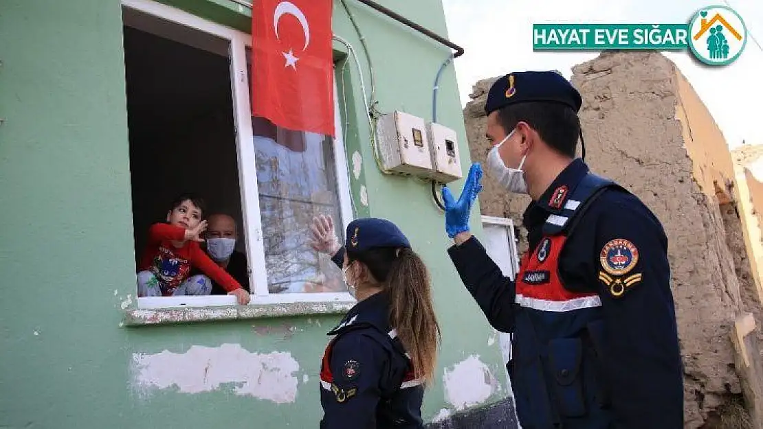 Ağabeyi istedi, Jandarma küçük Eymen'e sürpriz doğum günü yaptı