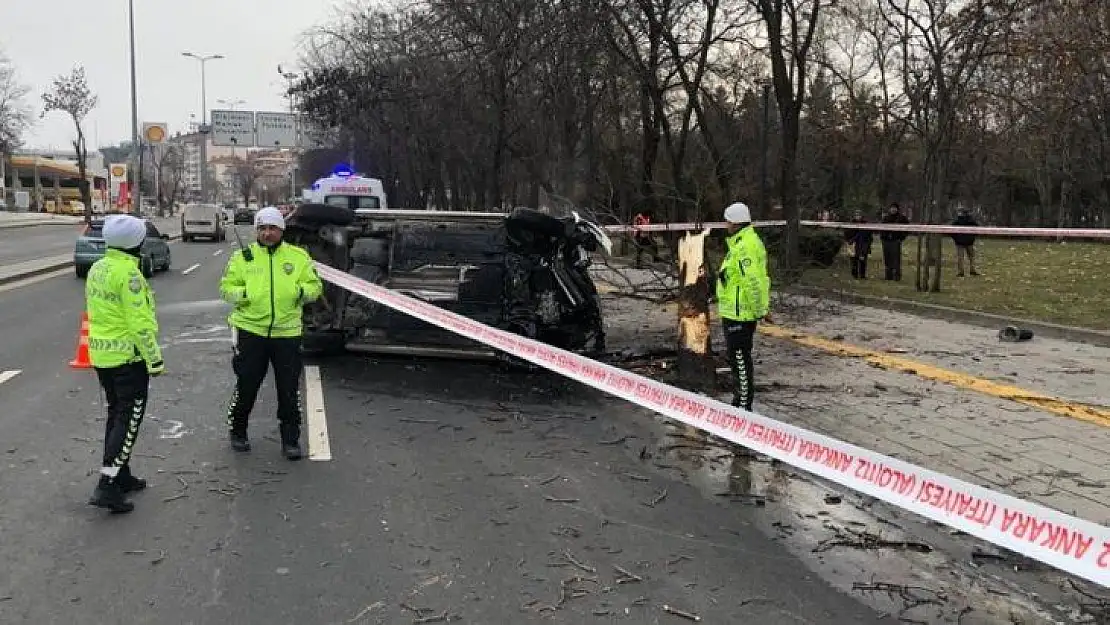 Ağaca çarpan otomobil takla attı: 2 yaralı