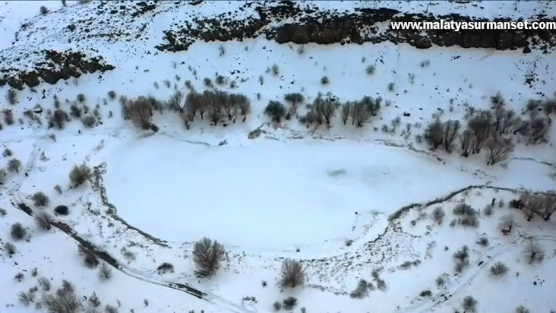 Ağın'da buz tutan tektonik Sülüklü göl, dron ile görüntülendi