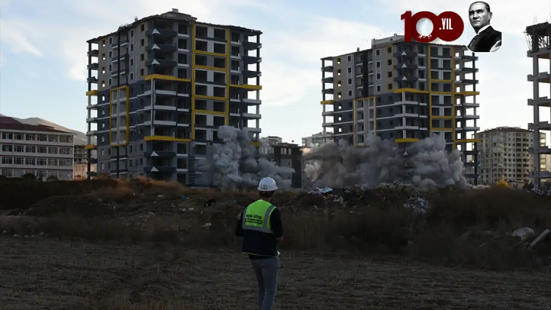 Ağır hasarlı iki bina patlayıcı kullanılarak yıkıldı