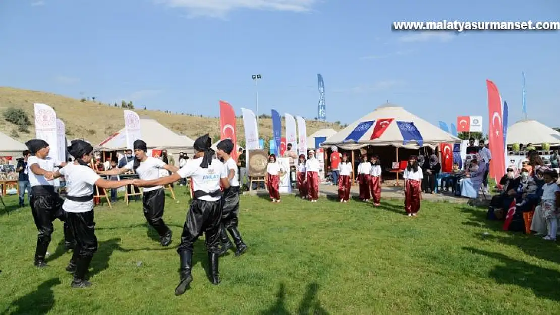 Ahlat'ta Diyarbakır çadırına yoğun ilgi