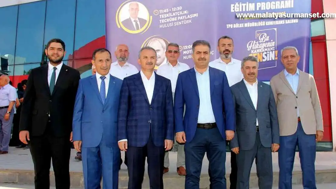 AK Parti mahalle ve köy başkanlarını eğitime aldı