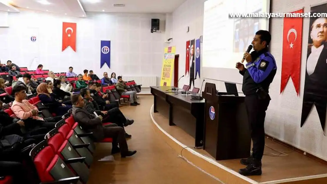 Akademisyen ve öğrencilere 'kadına el kalkmaz' semineri