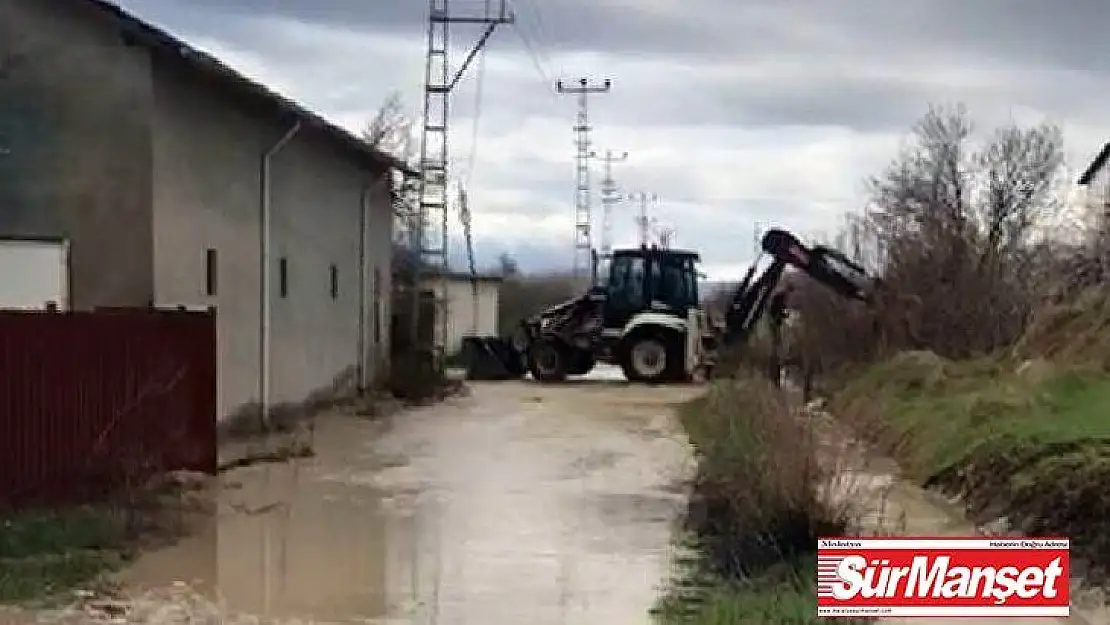 Akçadağ'da sağanak ve dolu yağışı sele neden oldu