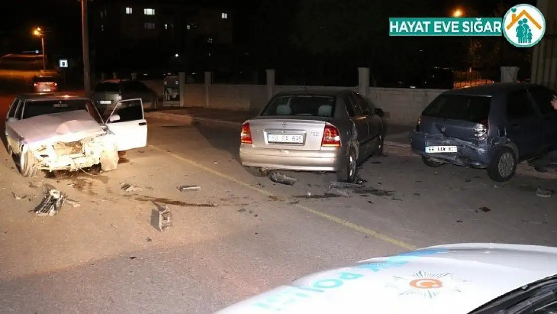 Aksaray'da 5 araçlı trafik kazası: 1 yaralı