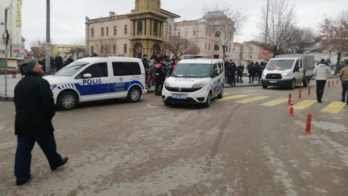 Aksaray'da intihar girişiminde bulunan şahsı  Emniyet Müdürü ikna etti