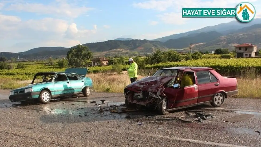 Alaşehir'de trafik kazası: 5 yaralı