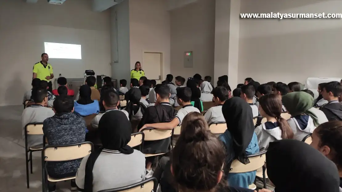 Kale'de polisten öğrencilere trafik eğitimi
