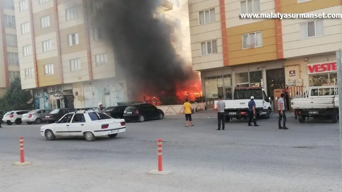 Alevler apartmanlara sıçramadan kontrol altına alındı