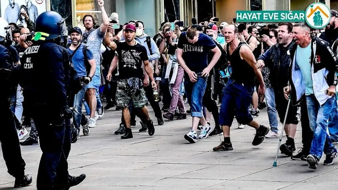 Almanya'da korona kısıtlamaları protesto edildi