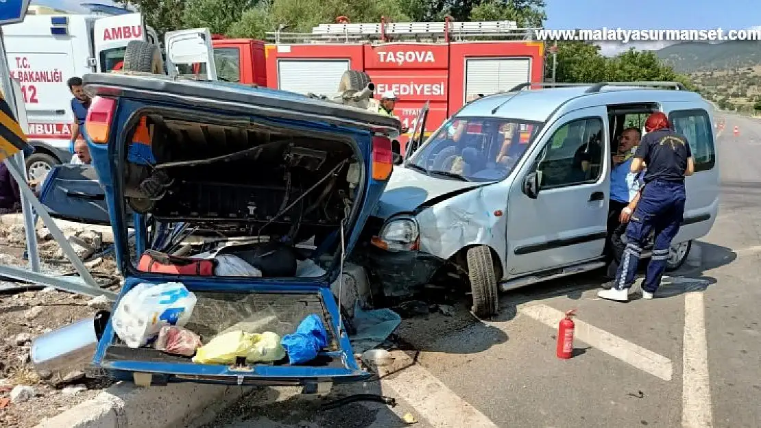 Amasya'da iki araç çarpıştı: 7 yaralı