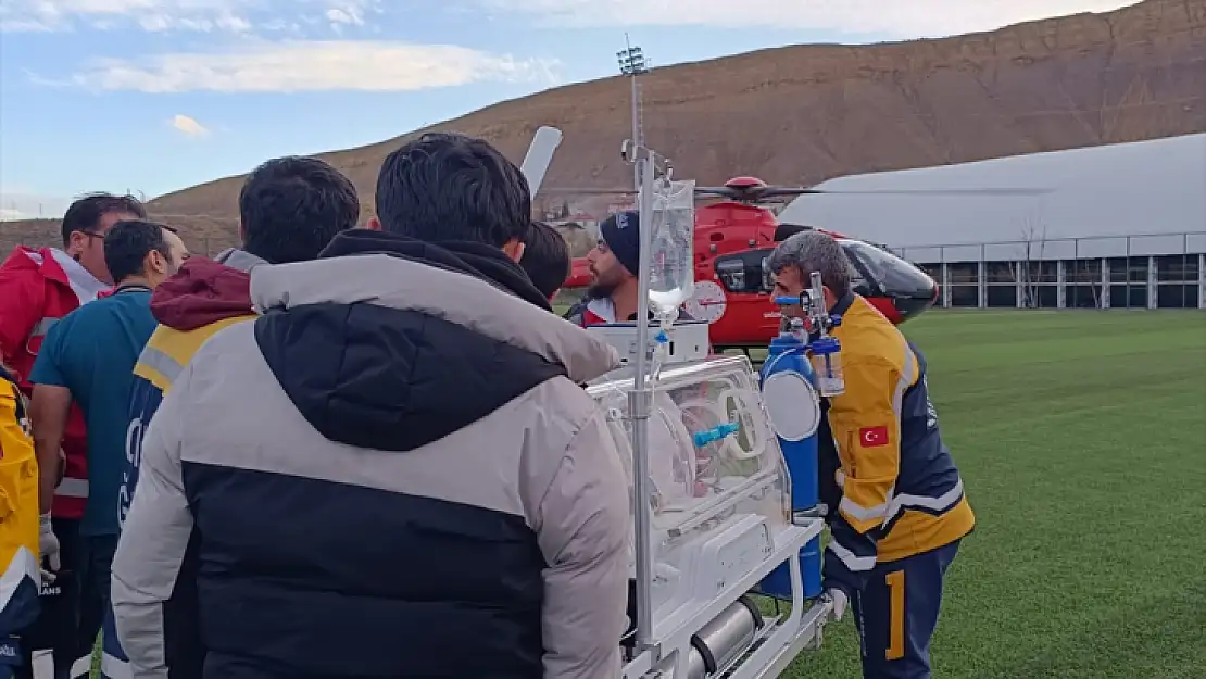 Ambulans helikopter erken doğan bebek için havalandı