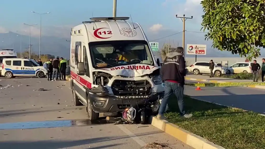 Ambulans İle Çarpışan Motosikletin Sürücüsü Öldü