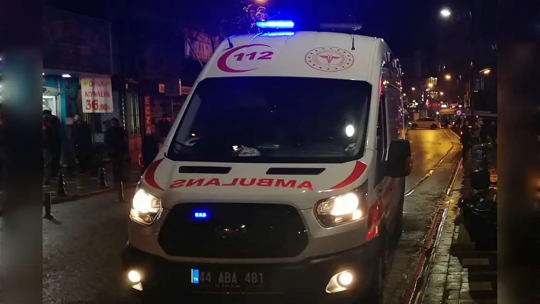 Ambulans ile Otomobil Çarpıştı Sağlık Çalışanı Yaralandı