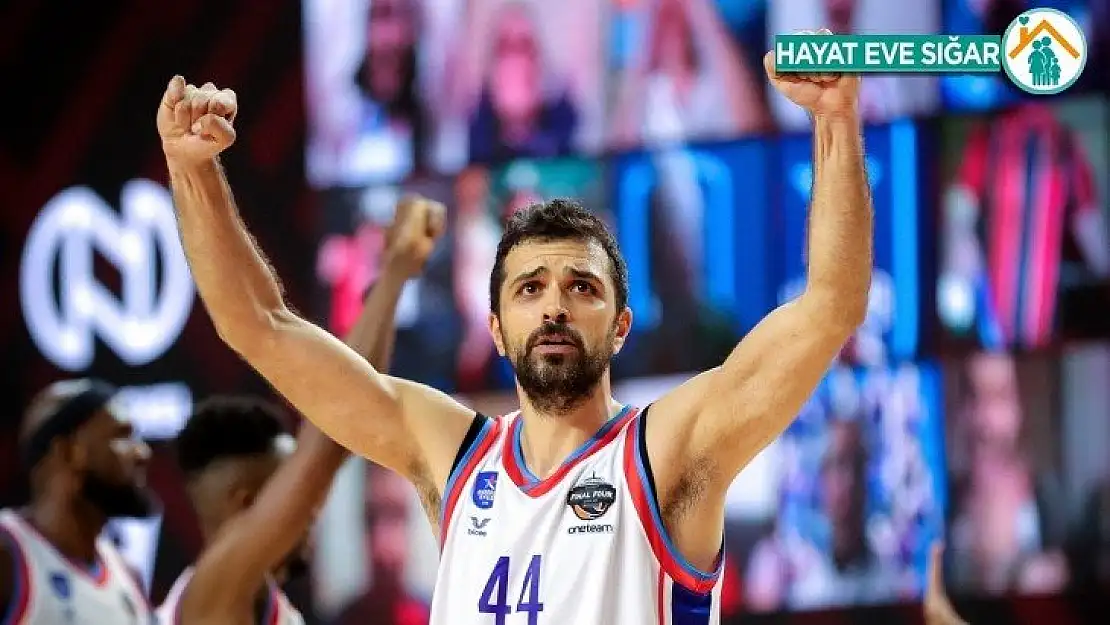 Anadolu Efes Euroleague şampiyonluğu için parkeye çıkıyor