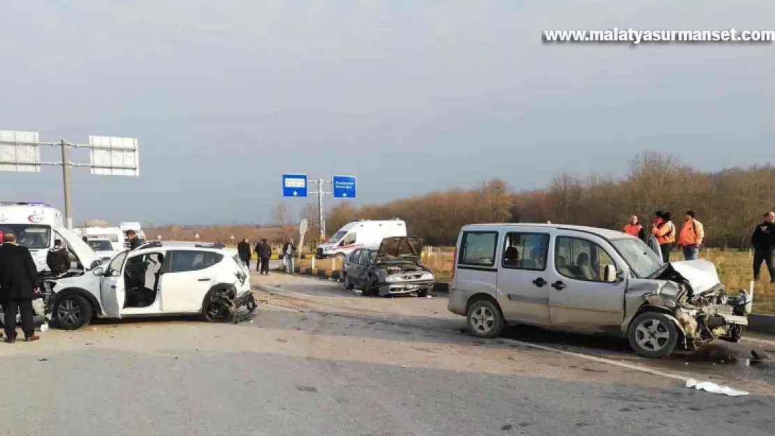 Aniden yola çıkınca zincirleme kazaya neden oldu: 6 yaralı