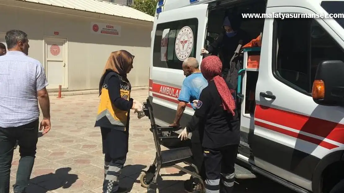 Anız yangınında dumandan etkilenen çiftçi hastaneye kaldırıldı