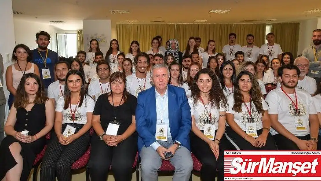 Ankara Büyükşehir Belediye Başkanı Yavaş gençlerle buluştu