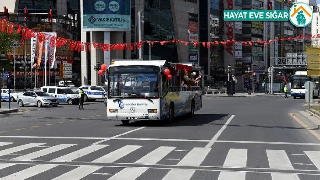 Ankara'da 23 Nisan şarkılar ve marşlar eşliğinde kutladı