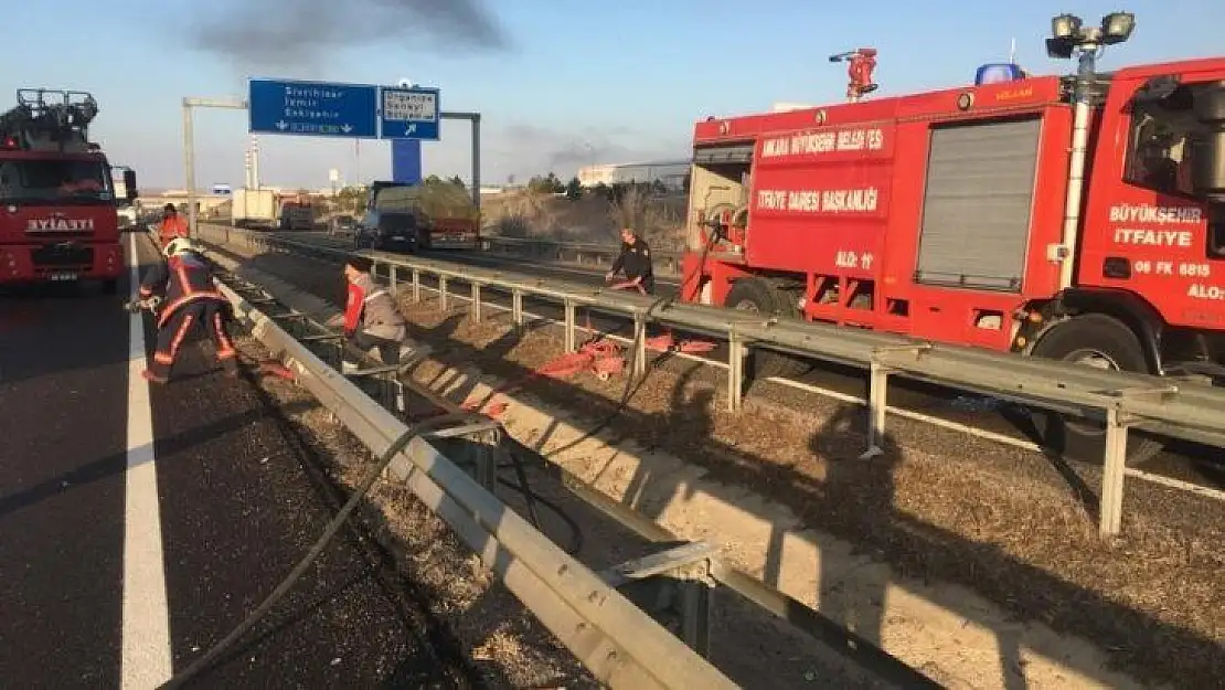 Ankara'da kağıt yüklü tır yandı