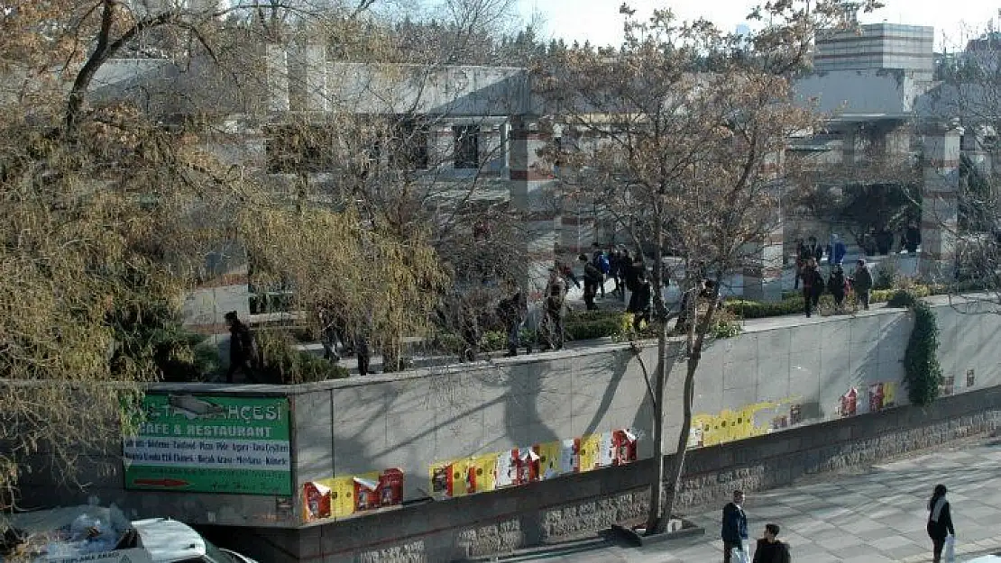 Ankara'da onlarca liseli tekme tokat birbirine girdi