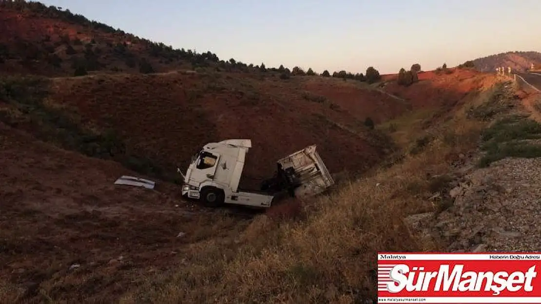 Ankara'da tır şarampole yuvarlandı: 1 yaralı