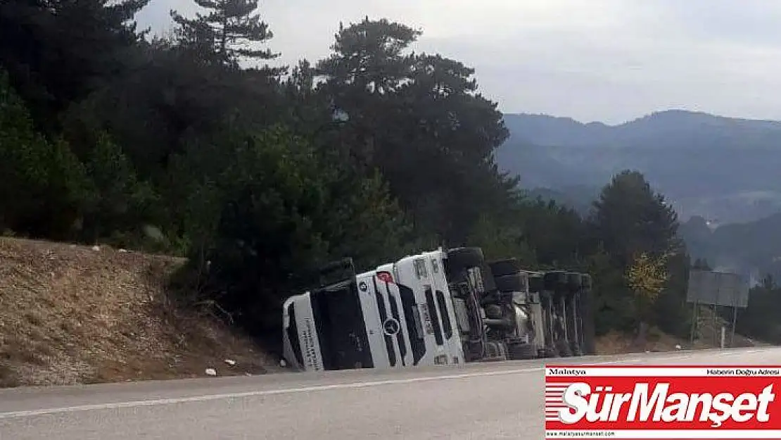 Ankara-İstanbul karayolunda tır devrildi: 1 yaralı