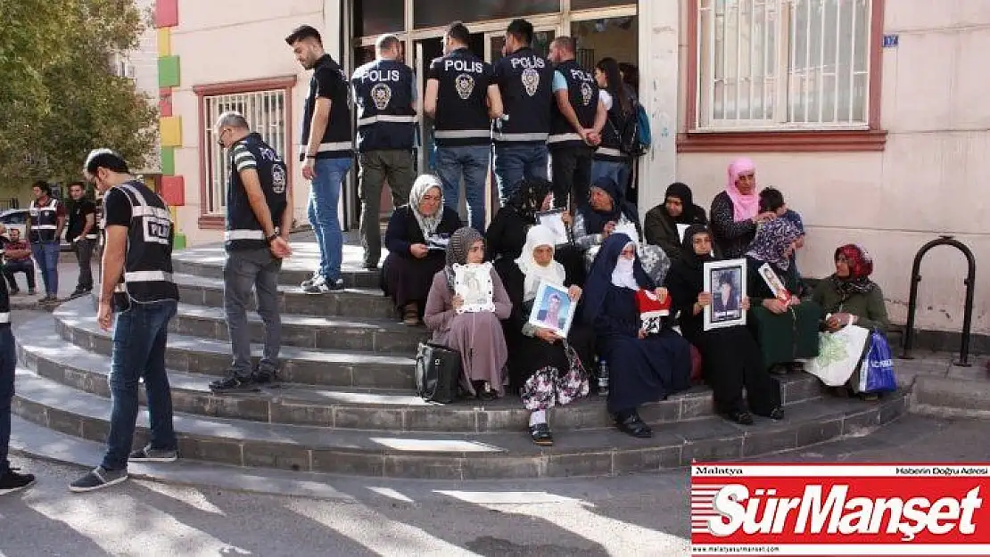 Annelerin HDP önündeki evlat nöbeti 27'nci gününde
