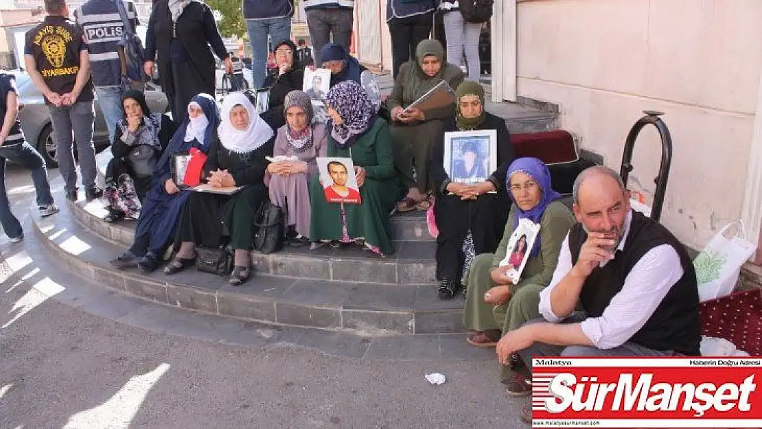 Annelerin HDP önündeki evlat nöbeti 28'inci gününde