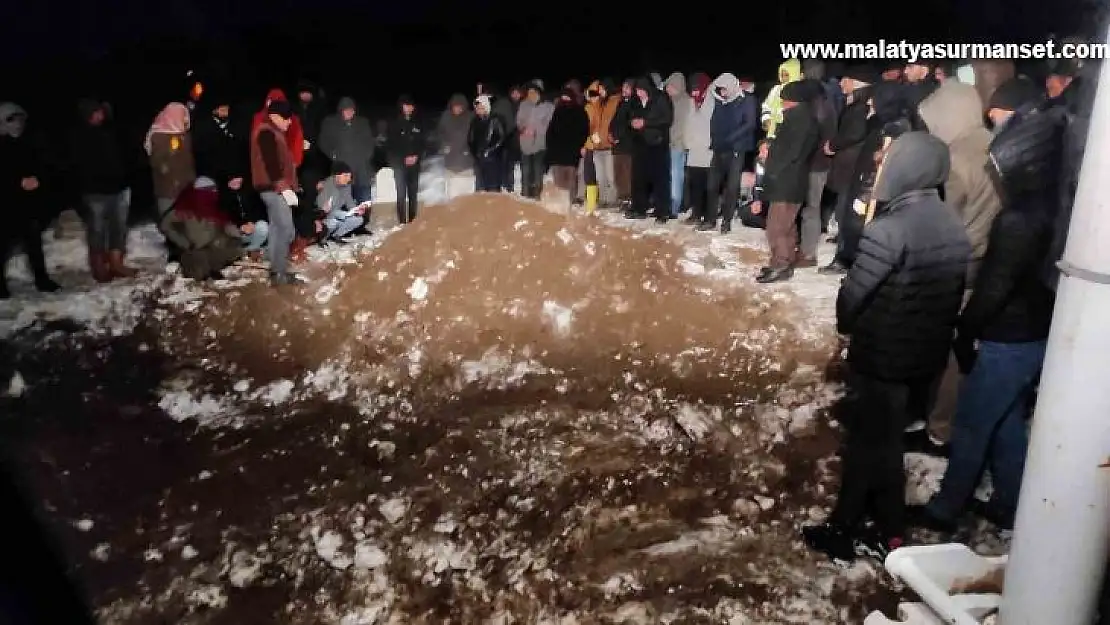 Antakya'da depreme yakalanan karı koca, Diyarbakır'da toprağa verildi