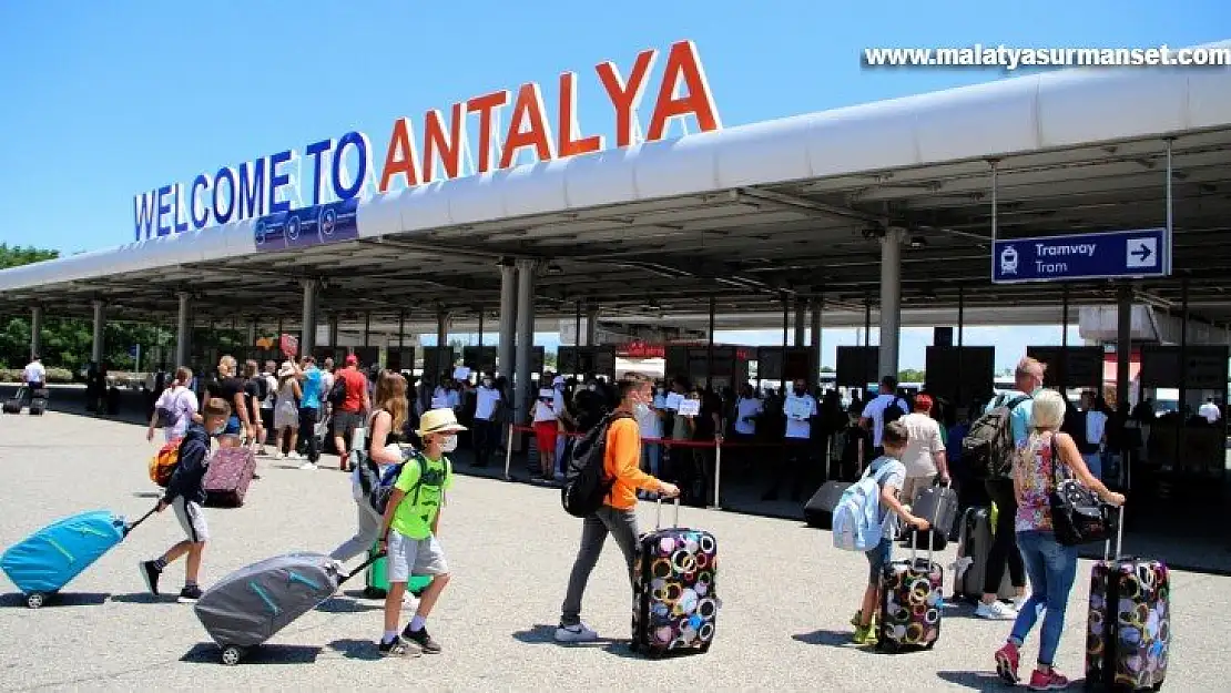 Antalya 8 ayda 5 milyon yabancı turist ağırladı