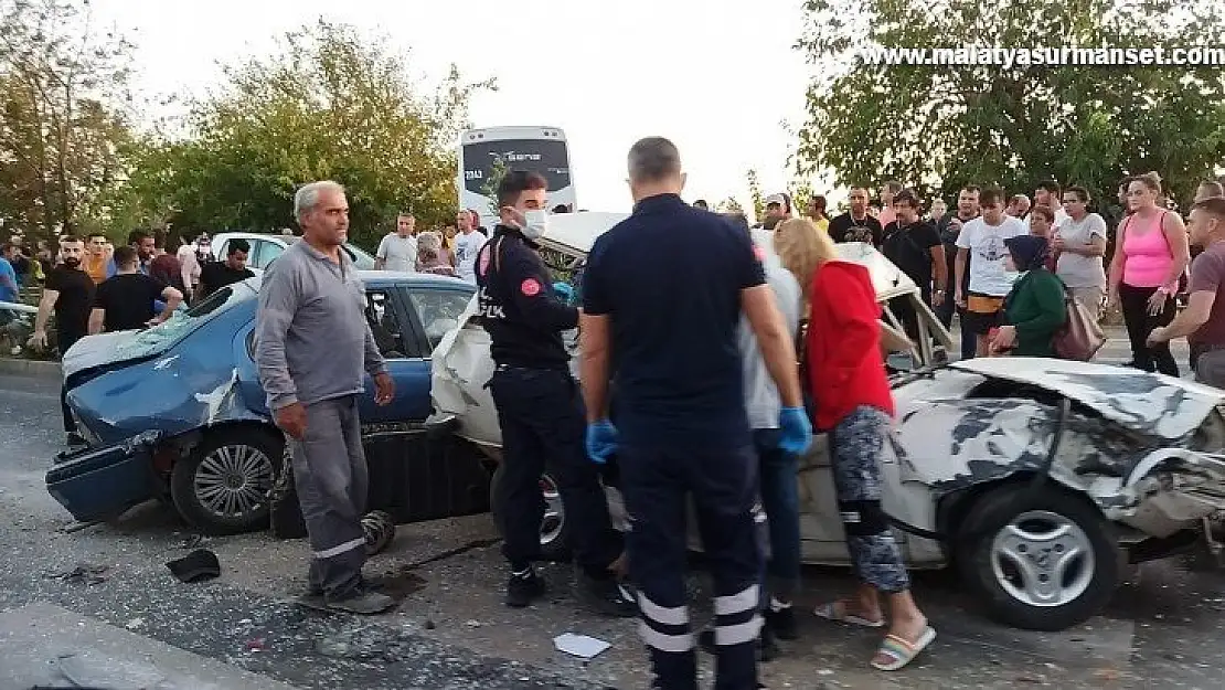 Antalya'da 7 aracın karıştığı kazada ortalık savaş alanına döndü: 1 ölü, 8 yaralı