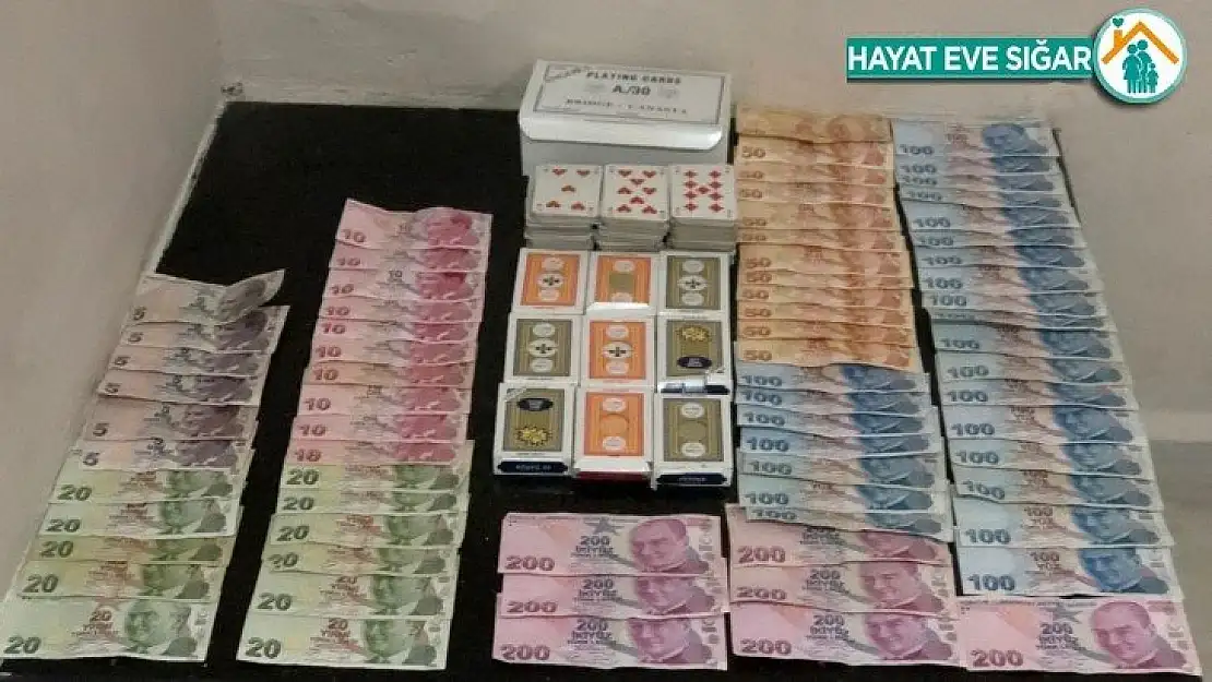 Antalya'da evde kumar oynayan 12 kişiye 110 bin 568 lira ceza