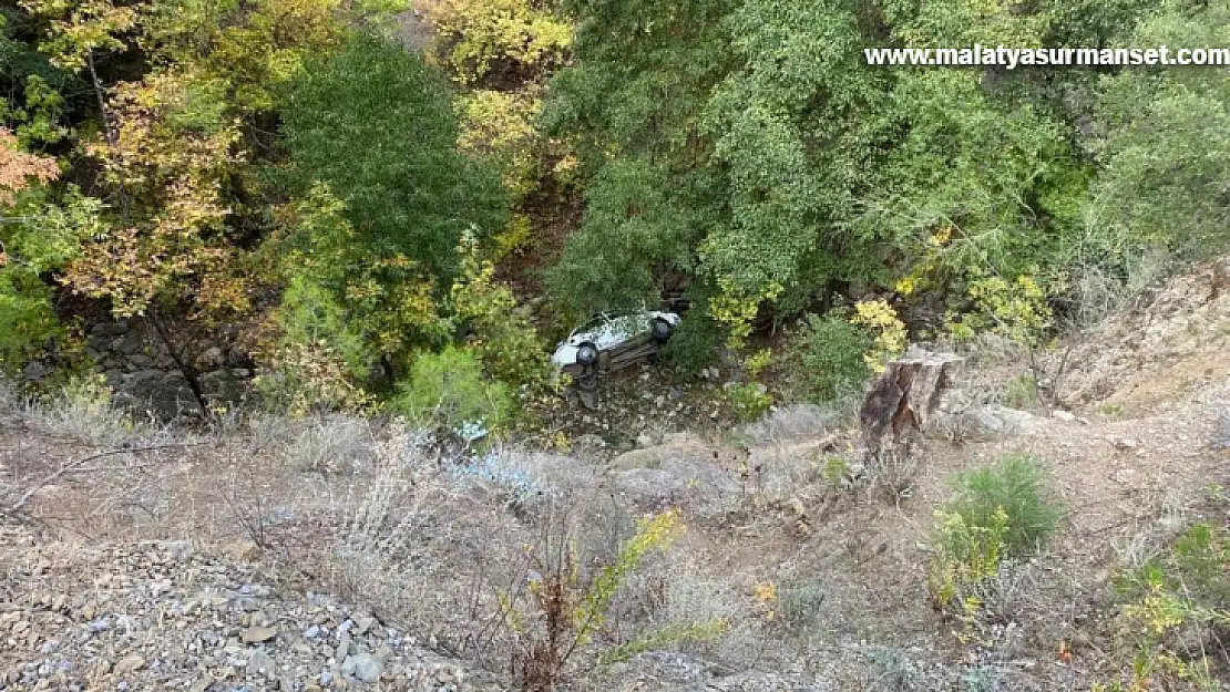 Antalya'da otomobil uçuruma yuvarlandı: 1 ölü,1 yaralı