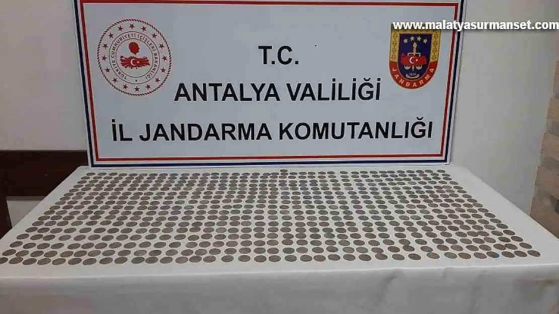 Antalya'da Roma dönemine ait 613 sikke ele geçirildi