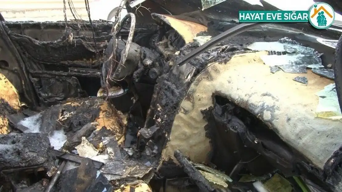 Antalya'da seyir halindeki otomobil alev alev yandı