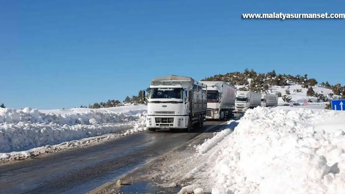 Antalya-Konya karayolunda kar esareti sona erdi