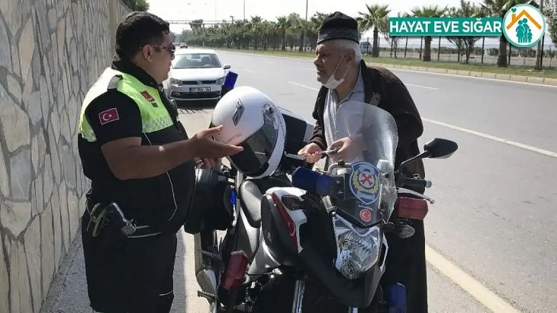 Antalya'da 84 yaşındaki adam kamyonetiyle trafiği bir birine kattı