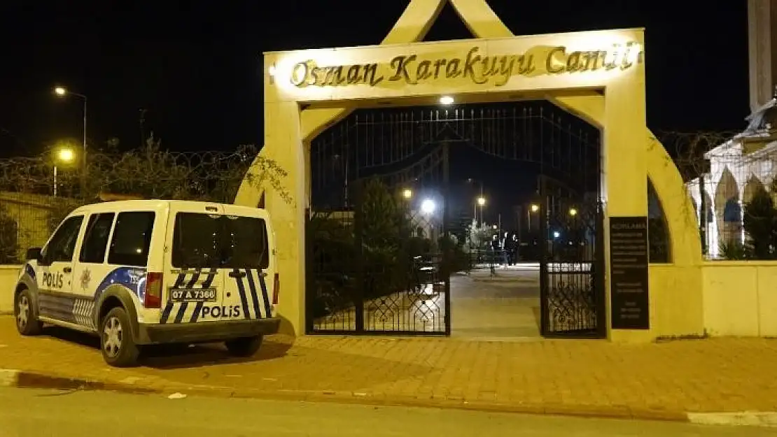 Antalya'da belediye çalışanı, cami tuvaletinde ölü bulundu