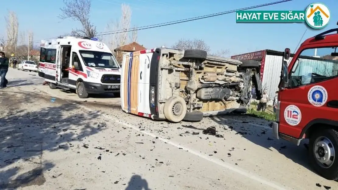 Antalya'da trafik kazası:2 yaralı