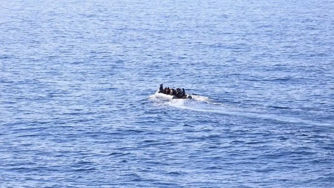 Antalya'daki göçmenlerin Kaş ilçesinden Meis Adası'na geçişleri başladı