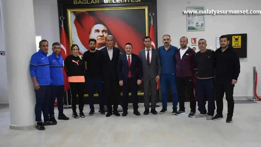 Antrenörlerden sezon öncesinde Başkan Beyoğlu'na ziyaret