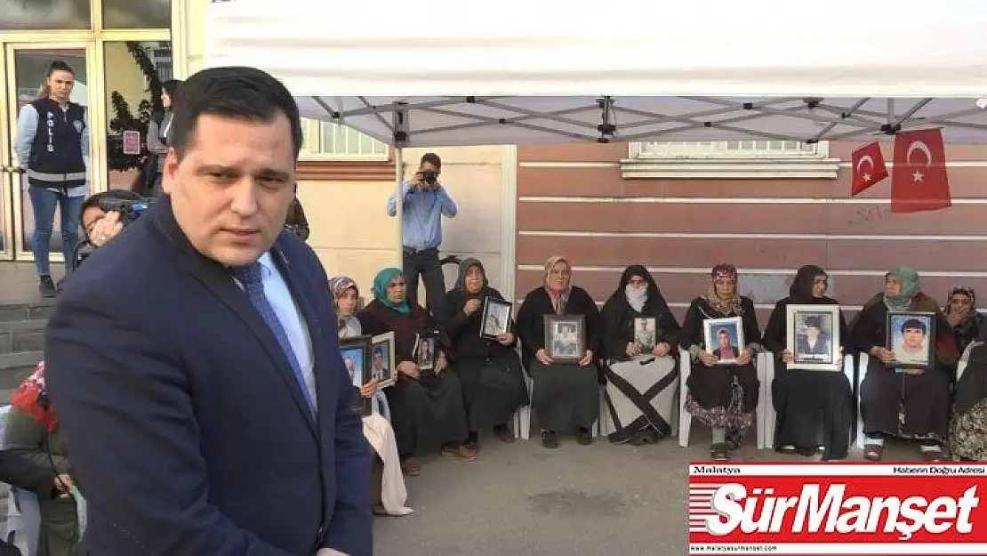 AP üyesi Zdechovsky'den HDP önünde evlat nöbeti tutan ailelere ziyaret