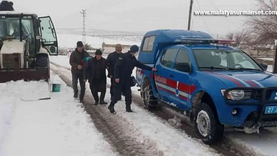 Araban'da mahsur kalan hastaların imdadına belediye yetişti