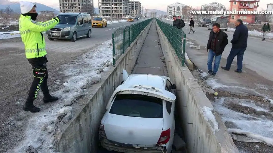 Araçla çarpışan otomobil sulama kanalına uçtu: 2 yaralı